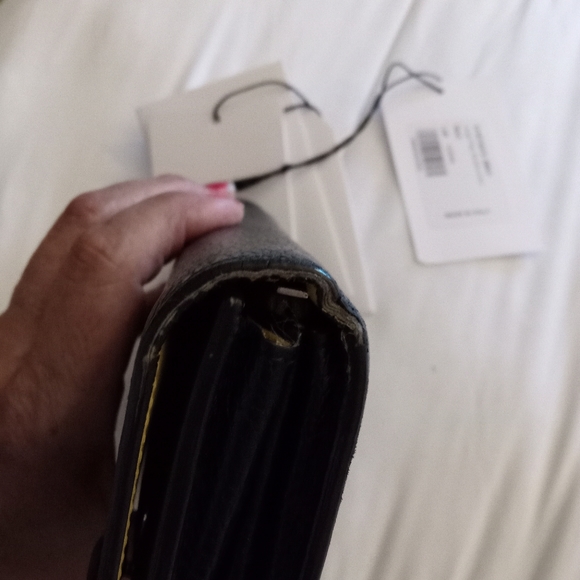 CELINE Large Flap Multifunction Wallet. Black exterior and yellow interior. - Picture 6 of 8